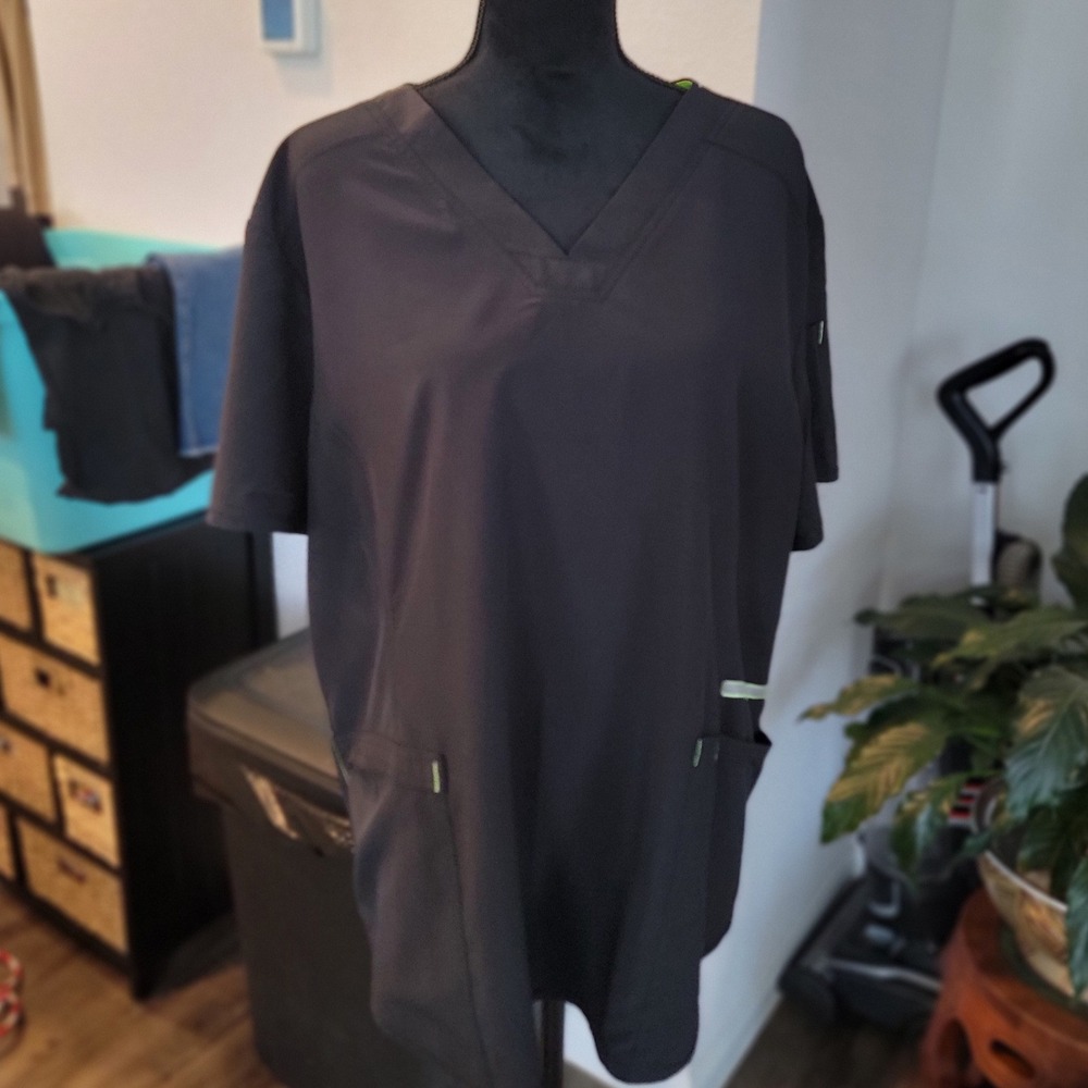 Scrubstar Women‎ 2XL Black V-Neck Scrub Top Ethical Fabric Short Sleeve Pockets